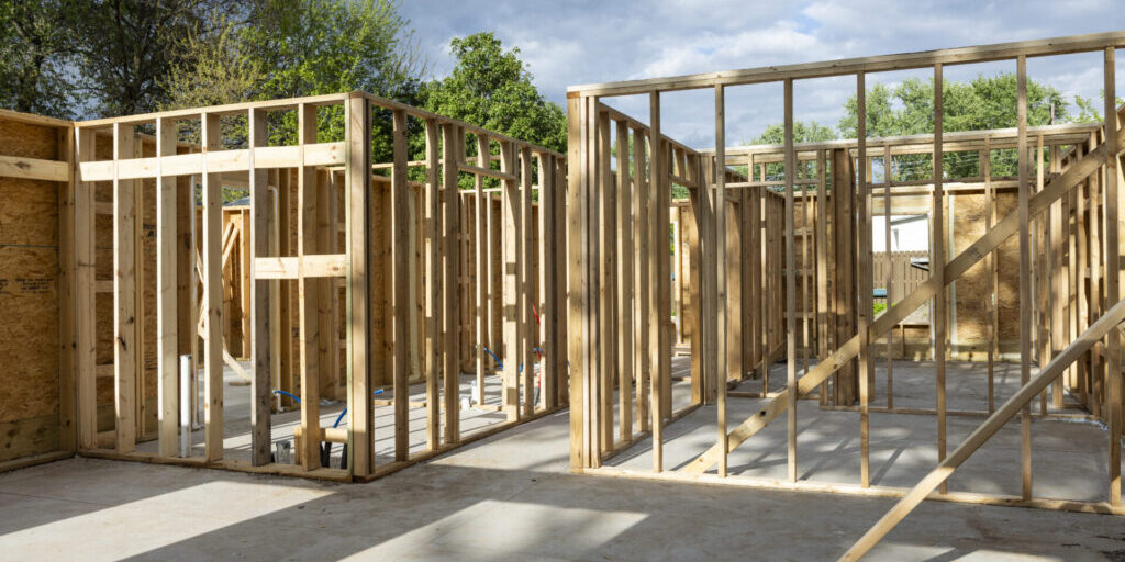 MIDLAND, MICHIGAN, USA (05/29/2025) — Framing has been installed at Ashley Griswold's house. 

Midland County Habitat for Humanity teams up with corporate partner DuPont for a volunteer build day. This event features both Habitat affiliate leaders and DuPont executives, highlighting their commitment to community involvement. The build day emphasizes sustainability through the use of DuPont's energy-efficient building materials, including foam board insulation, Great Stuff foam sealant, Styrofoam tape, and framing. © Habitat for Humanity International/Meghan Cronin.